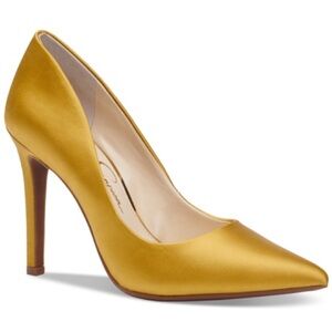 NWOT Jessica Simpson Cassani pointed-toe pumps